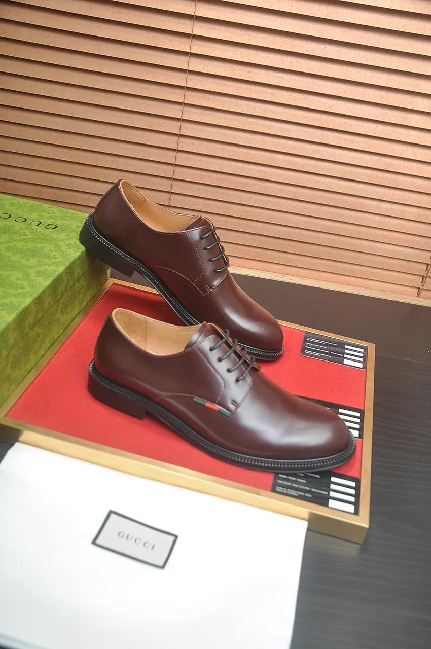 Men's shoes💰500💶Italy's top luxury men's shoe giant (GUCCI) (Gucci) (full cowhide lining) new arrival🍃Original European style🔰 Pleasant to the eye😍In order to make the shoes more durable and non-deformable🌀The production continues to follow traditional methods but there is still no lack of innovation💪Choose original sheepskin for the leather♻️ Smooth and natural And extra bright ⭐Made of imported cowhide, the first choice of rich people 38-45 (45 customized)